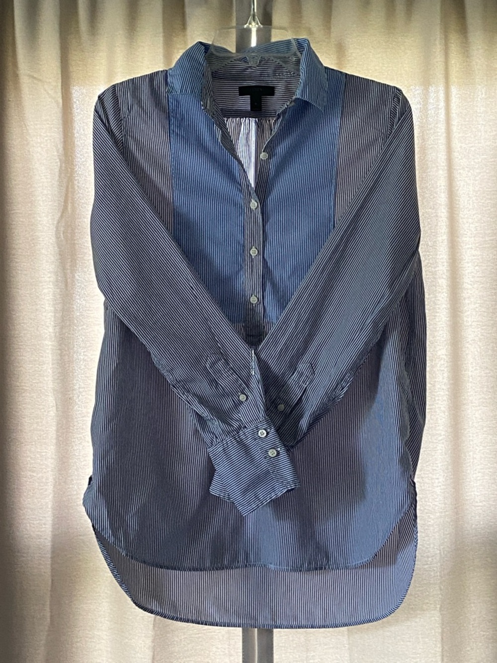 J-CREW Button-Up Shirt in contrasting stripe blue/Navy and White SIZE 6
